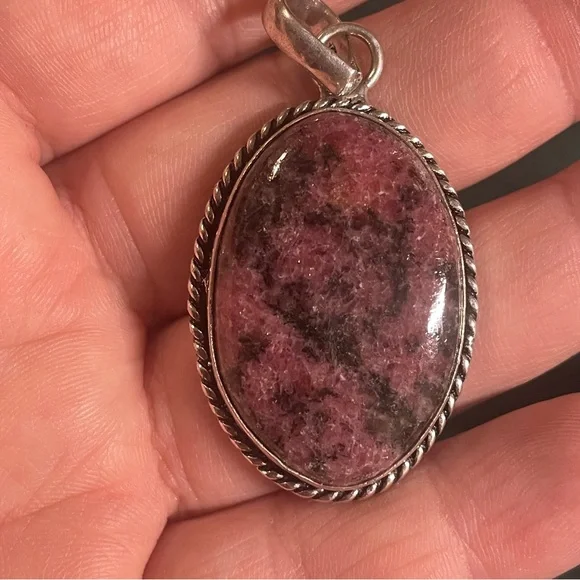 Rhodinite t pendant - Picture 3 of 4